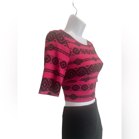 Ali and Kris Crop Top Tribal Top. Size: Large. Color: Fuchsia and Black - Picture 4 of 9